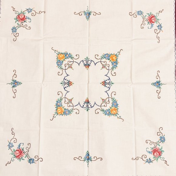 🌸 Vintage Hand-Embroidery Cross-Stitch Tablecloth from Poland - Picture 3 of 9